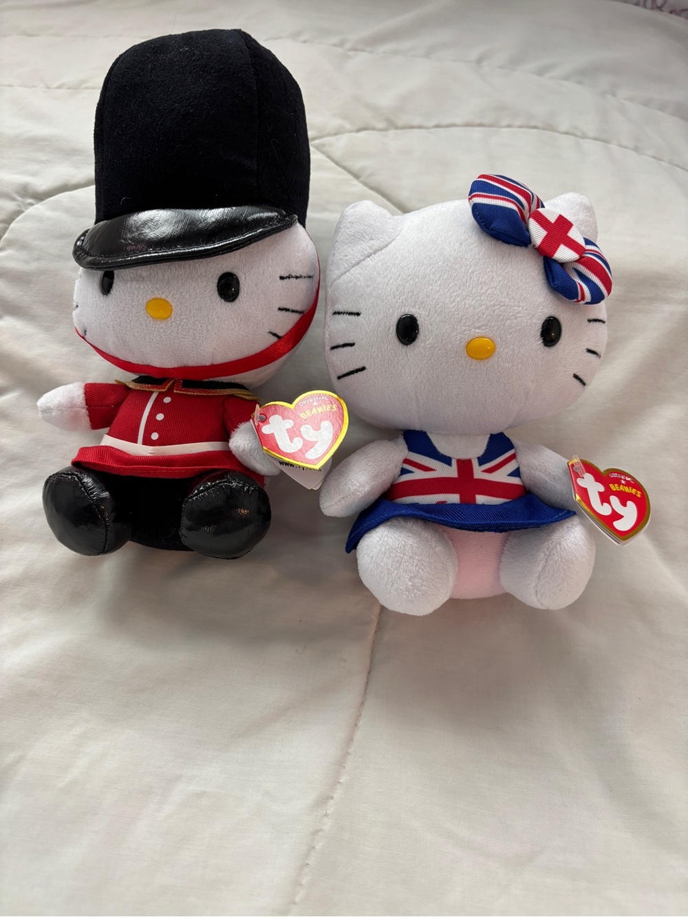 Ty Hello Kitty Plush Toy - Union Jack Dress / British Guard Outfit - Set of 2